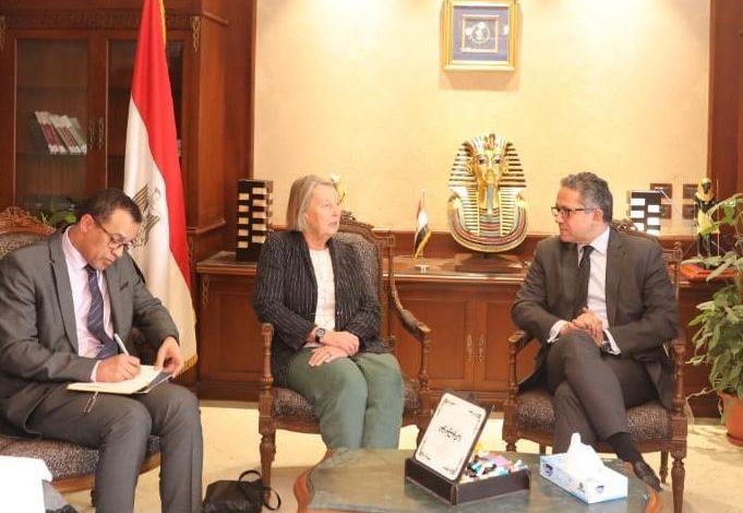 وزير السياحة