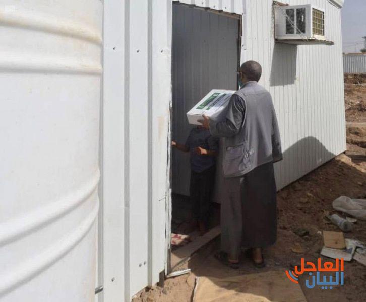 لتوزيع مركز الملك سلمان للإغاثة 3125 كرتون تمور في للنازحين في محافظة مأرب