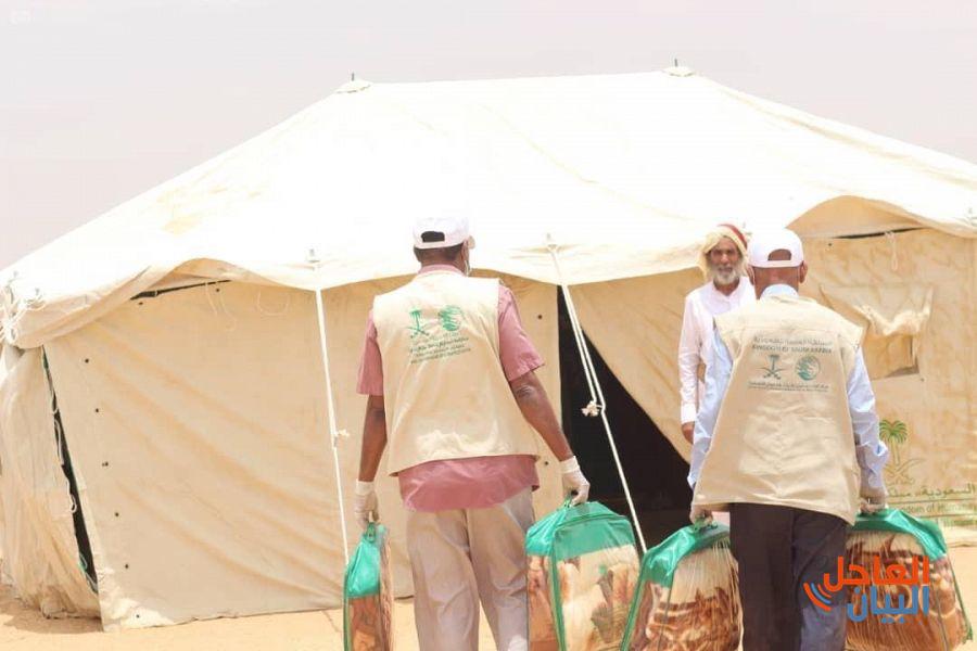 لتوزيع مركز الملك سلمان للإغاثة مساعدات إيوائية لنازحي صعدة المتضررين من السيول بمحافظة حضرموت