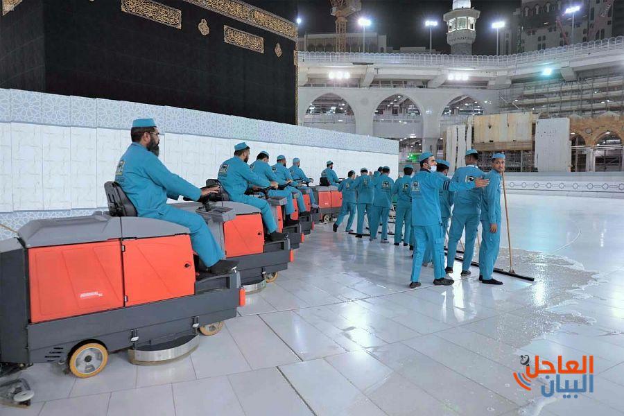 لتطهير ٣٥٠٠ عامل المسجد الحرام وتعقيمه وتعطيره على مدار الـ ٢٤ ساعة