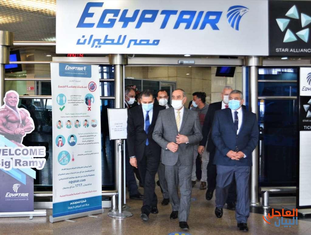 وزير الطيران يتابع