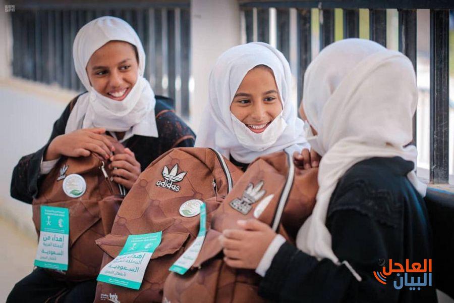 لتوزيع مركز الملك سلمان للإغاثة 5420 حقيبة مدرسية في عدد من مديريات محافظة حضرموت