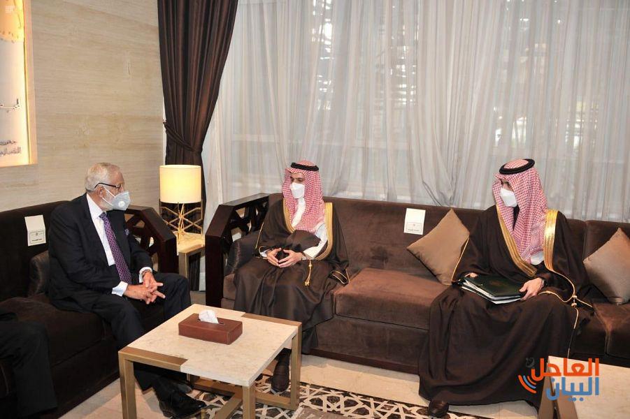 لقاء سمو وزير الخارجية بوزير الخارجية الليبي