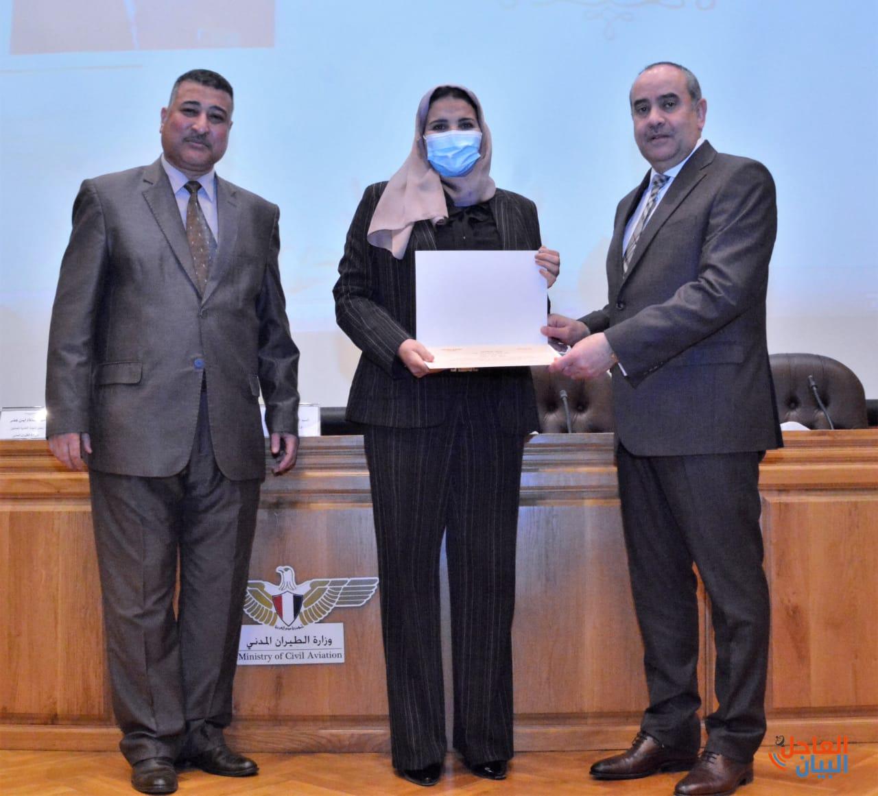 وزير الطيران المدني يكرم الامهات