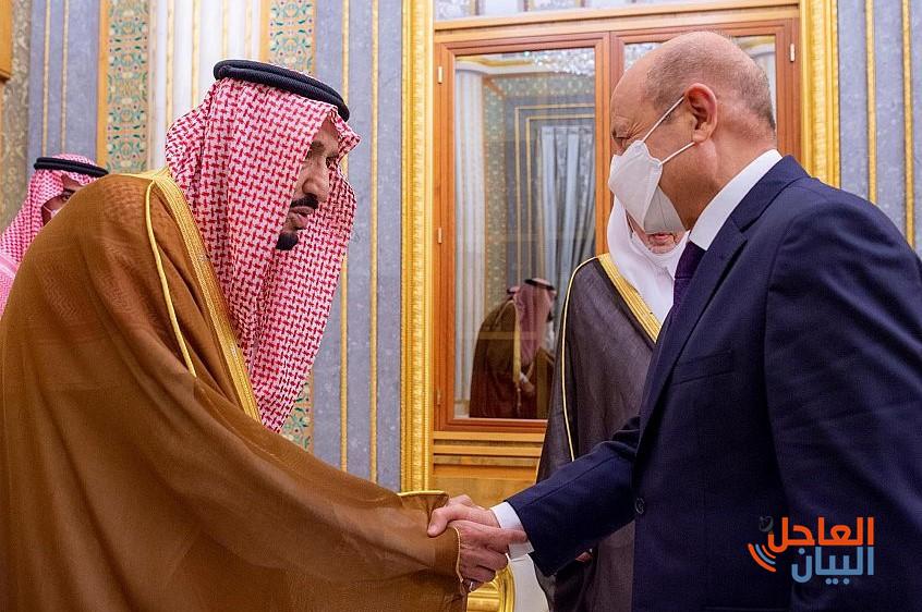 خادم الحرمين يستقبل