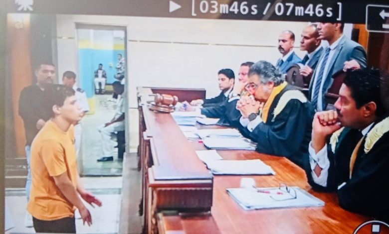 فتى الدارك ويب